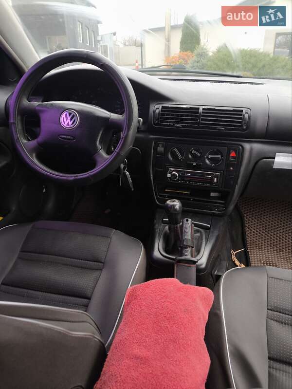 Седан Volkswagen Passat 1999 в Любаре