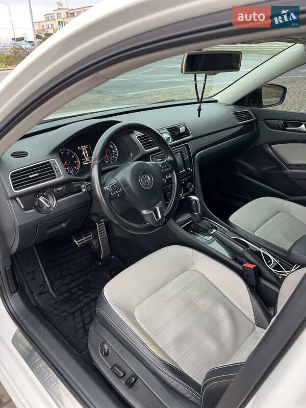 Седан Volkswagen Passat 2014 в Львове