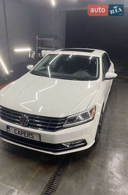 Седан Volkswagen Passat 2016 в Києві