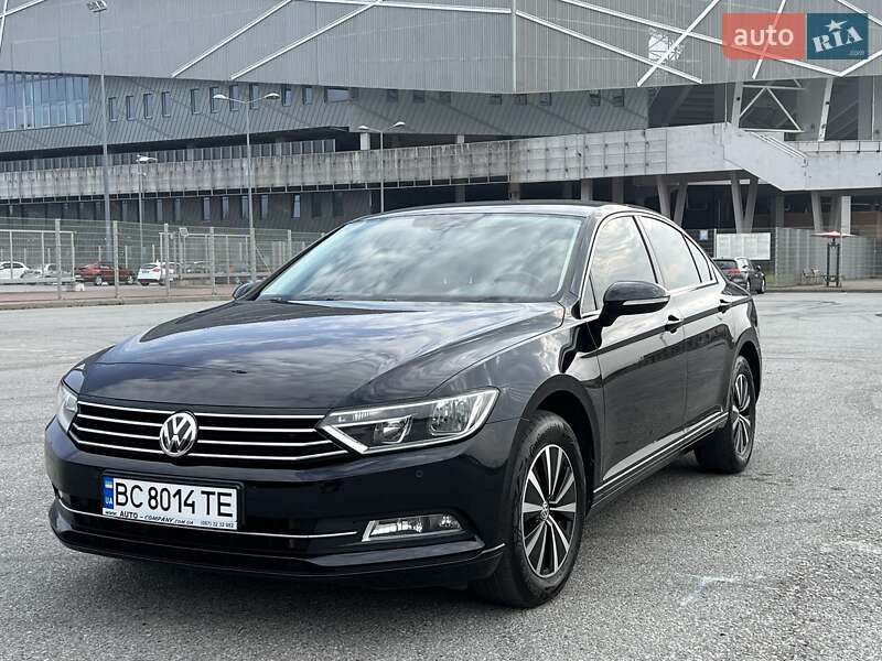 Седан Volkswagen Passat 2017 в Львове