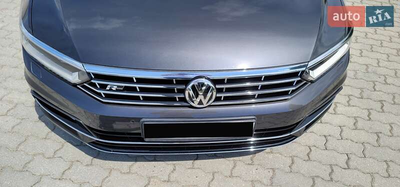 Седан Volkswagen Passat 2018 в Львове