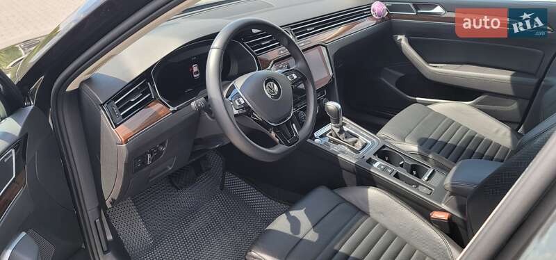 Седан Volkswagen Passat 2018 в Львове