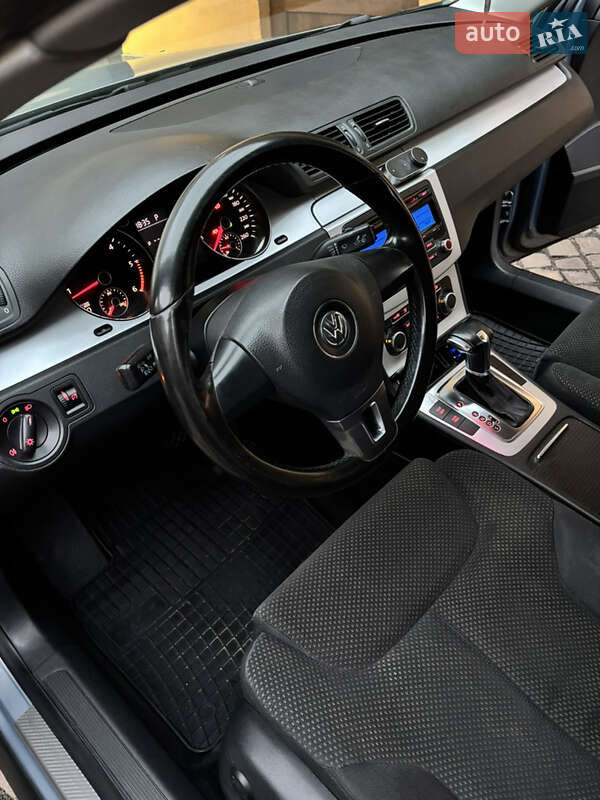 Седан Volkswagen Passat 2010 в Ужгороде