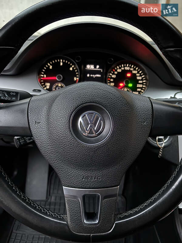 Седан Volkswagen Passat 2010 в Ужгороде