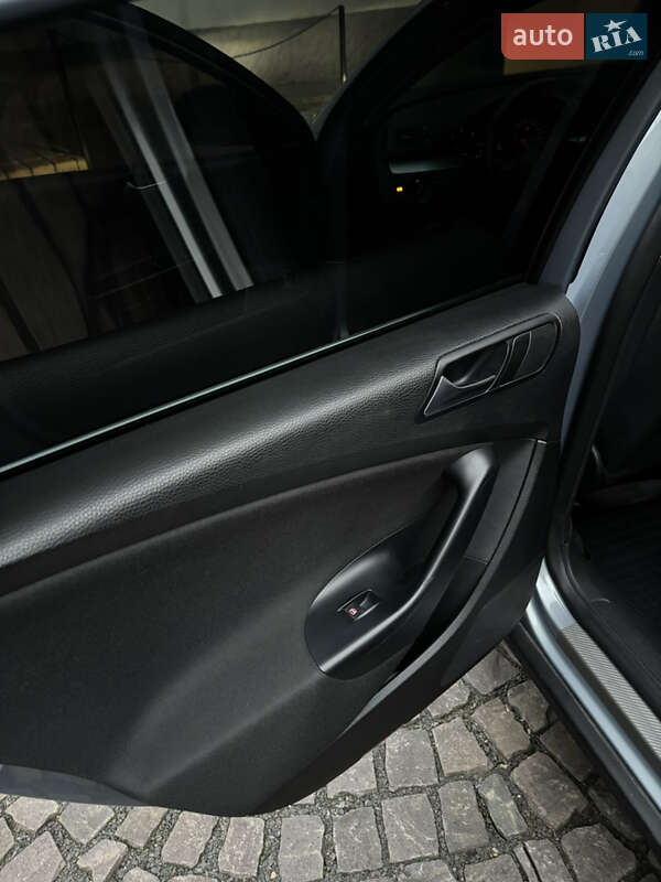 Седан Volkswagen Passat 2010 в Ужгороде