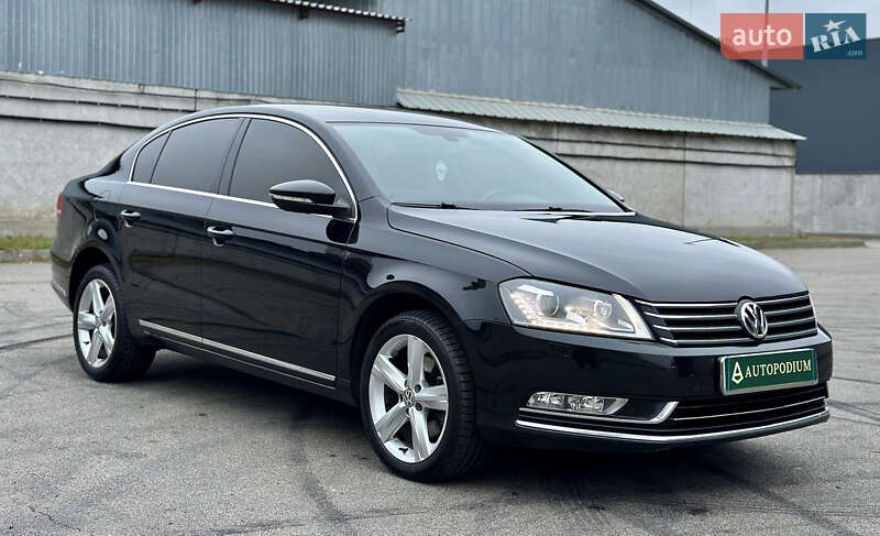 Седан Volkswagen Passat 2012 в Киеве