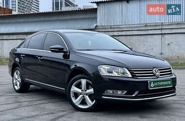 Седан Volkswagen Passat 2012 в Києві
