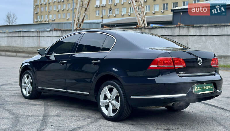 Седан Volkswagen Passat 2012 в Киеве