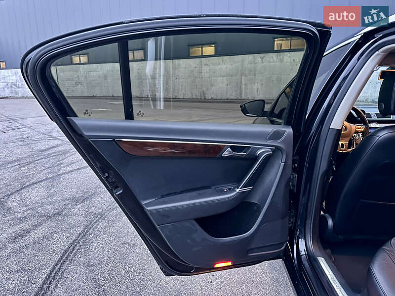 Седан Volkswagen Passat 2012 в Киеве