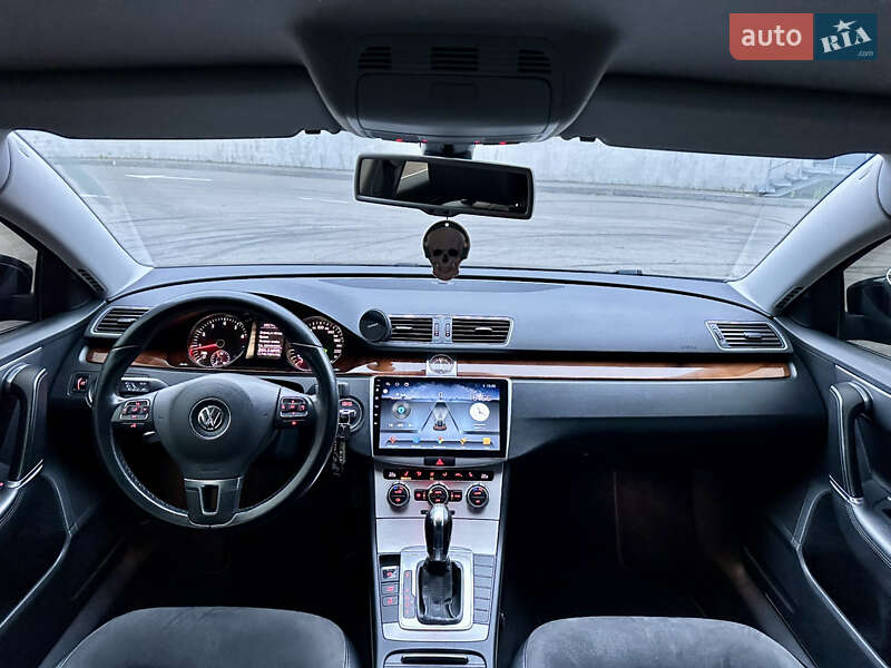 Седан Volkswagen Passat 2012 в Киеве