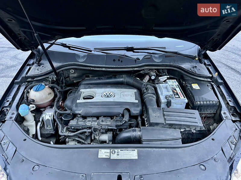 Седан Volkswagen Passat 2012 в Киеве