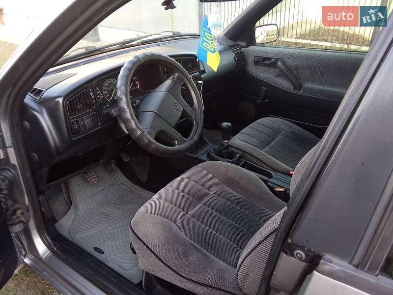 Седан Volkswagen Passat 1993 в Стрию
