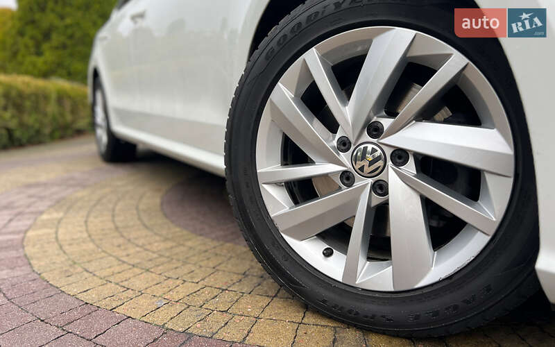 Седан Volkswagen Passat 2017 в Львові