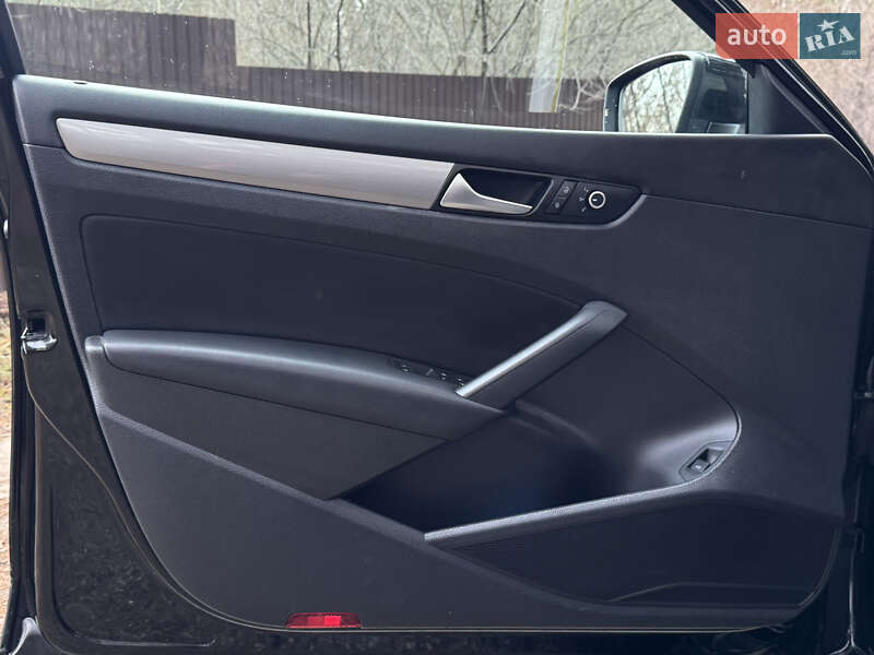 Седан Volkswagen Passat 2014 в Киеве