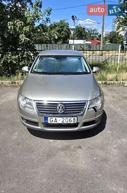 Седан Volkswagen Passat 2006 в Києві