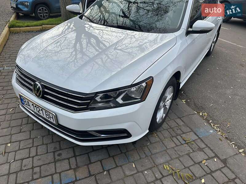 Седан Volkswagen Passat 2016 в Одессе