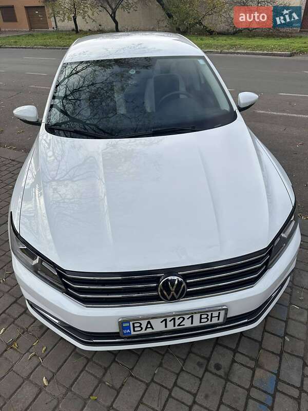 Седан Volkswagen Passat 2016 в Одессе