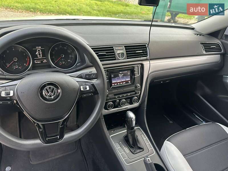 Седан Volkswagen Passat 2016 в Одессе