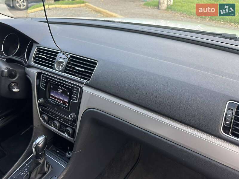 Седан Volkswagen Passat 2016 в Одессе