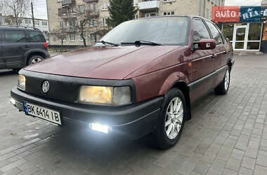 Седан Volkswagen Passat 1992 в Кременце