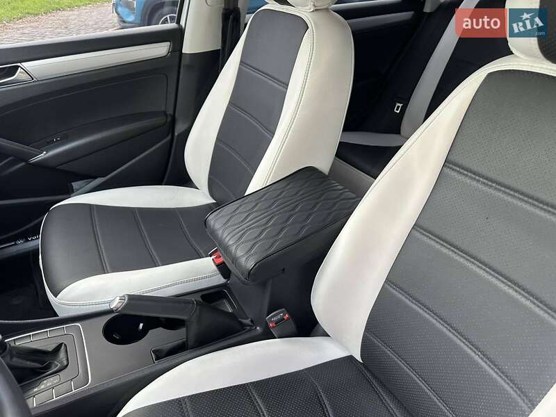 Седан Volkswagen Passat 2016 в Одессе