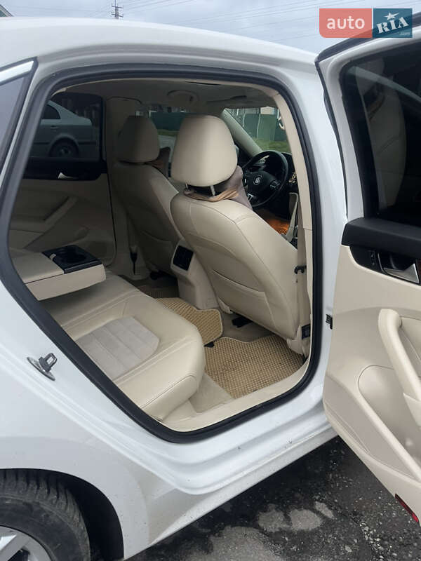 Седан Volkswagen Passat 2013 в Полонному