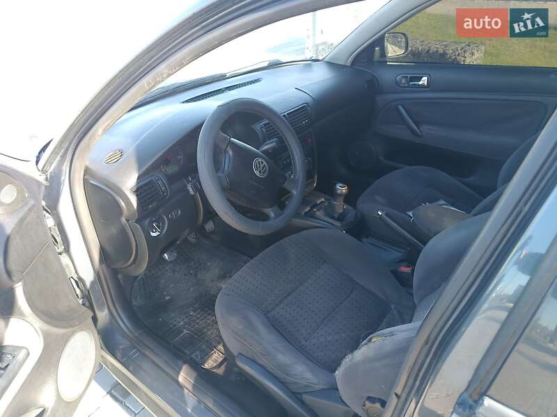 Универсал Volkswagen Passat 2000 в Снятине