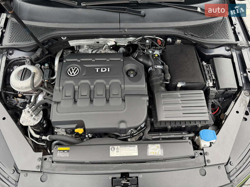 Седан Volkswagen Passat 2015 в Ужгороде