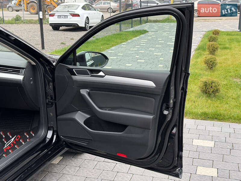 Седан Volkswagen Passat 2015 в Ужгороде