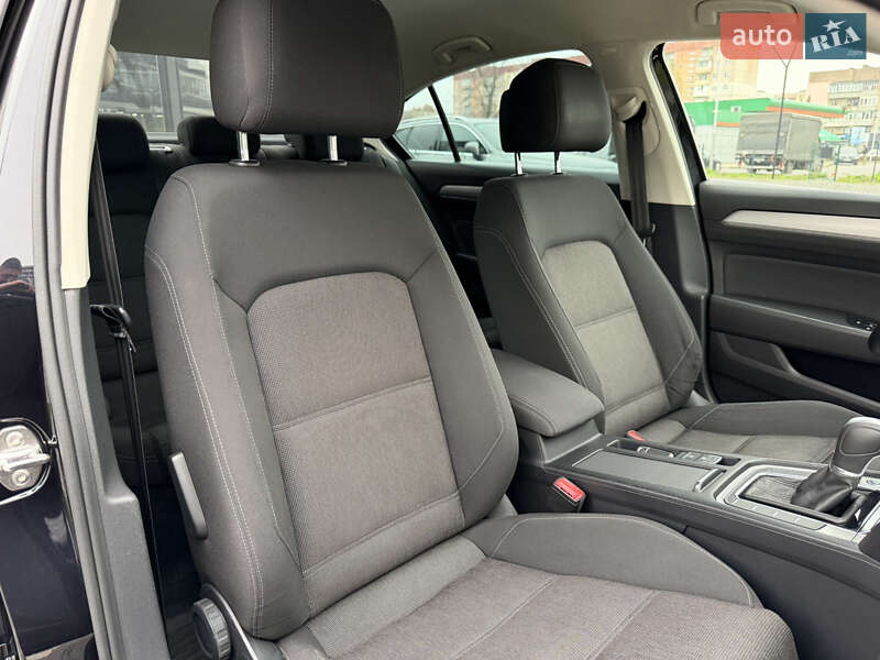 Седан Volkswagen Passat 2015 в Ужгороде