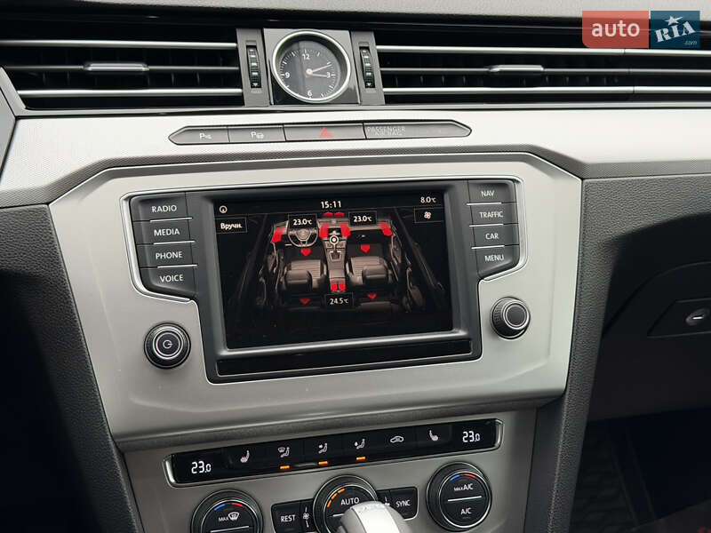 Седан Volkswagen Passat 2015 в Ужгороде