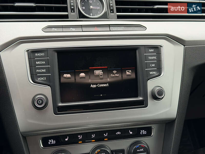 Седан Volkswagen Passat 2015 в Ужгороде