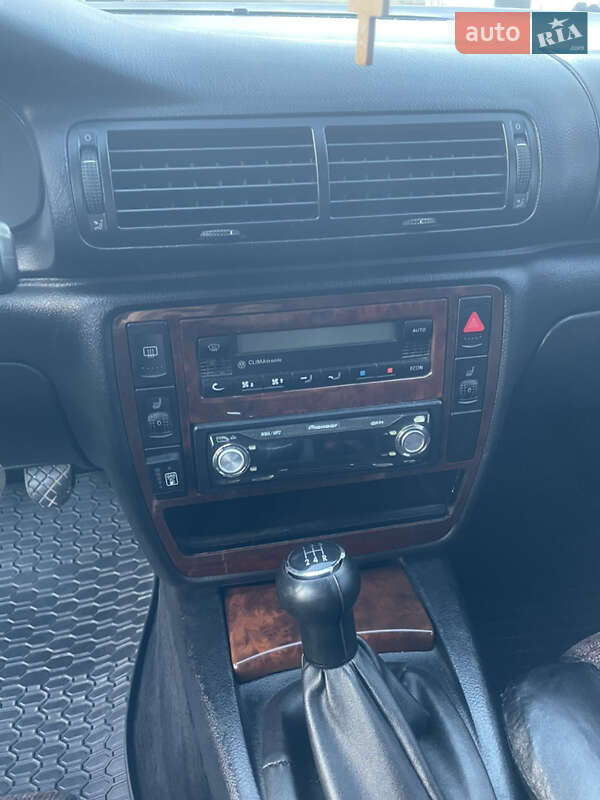 Седан Volkswagen Passat 2004 в Львові фото 34 Седан Volkswagen Passat 2004 в Львові