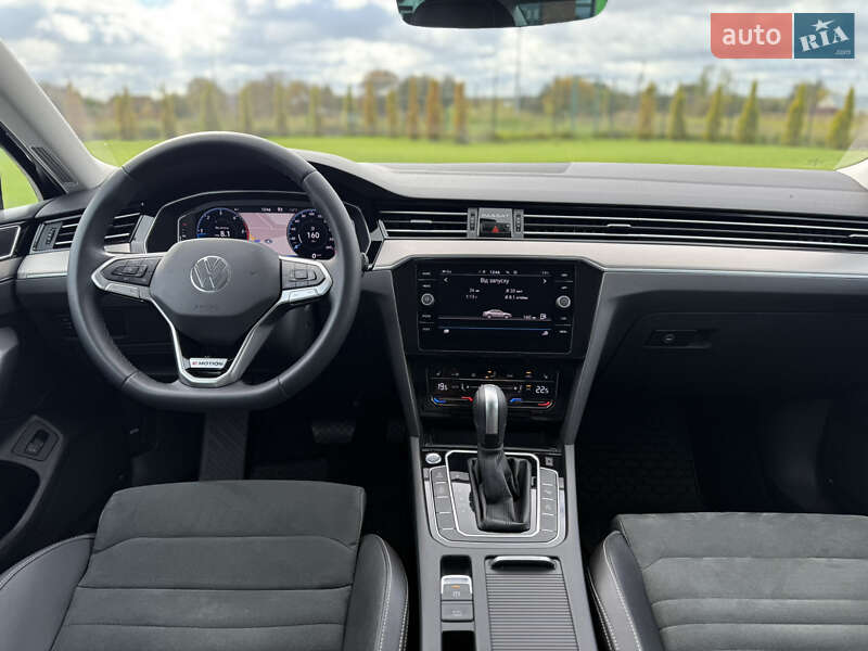 Седан Volkswagen Passat 2020 в Луцьку