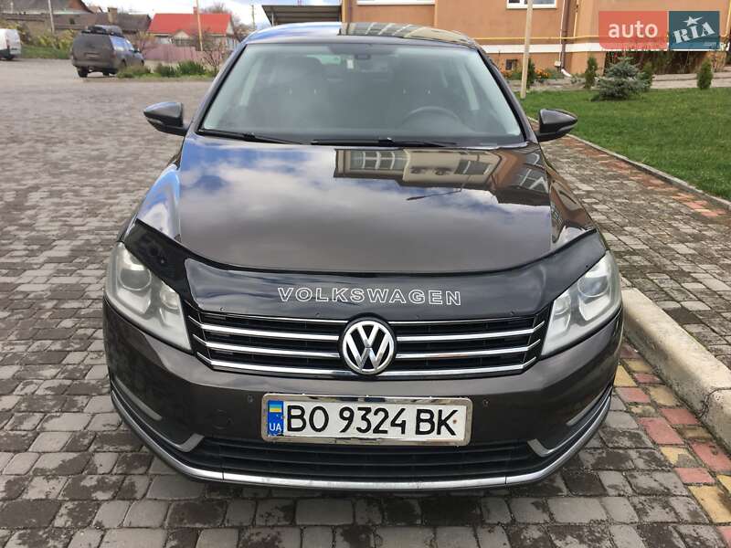 Седан Volkswagen Passat 2012 в Остроге