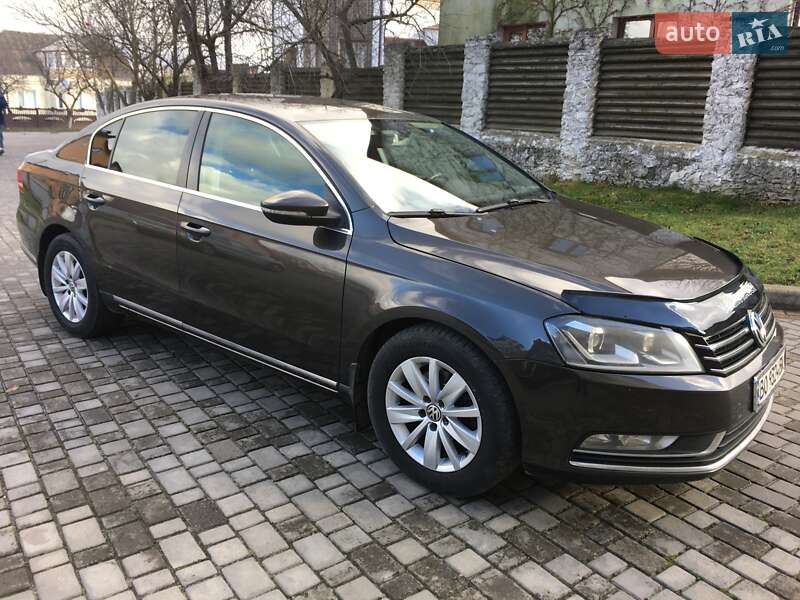 Седан Volkswagen Passat 2012 в Остроге