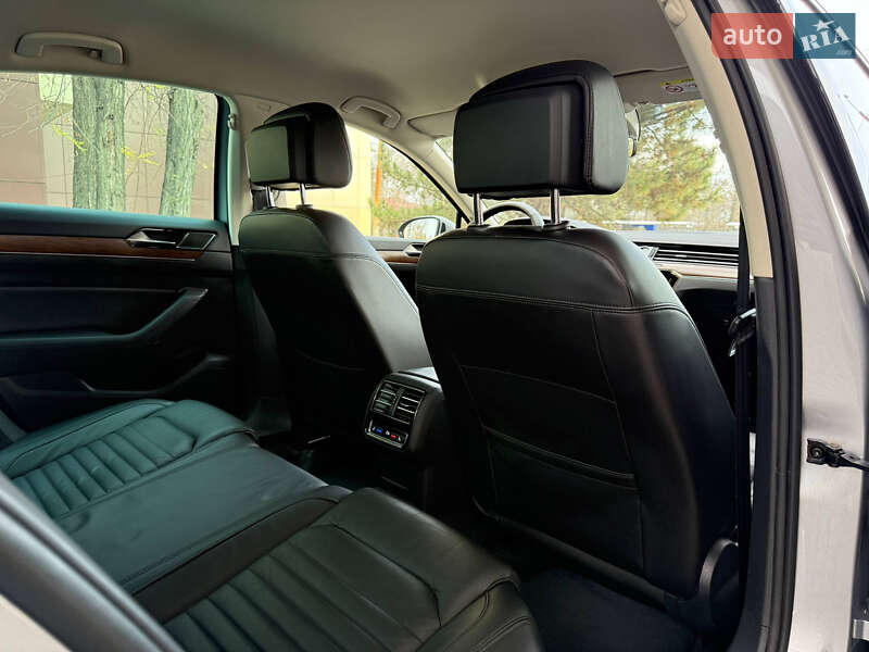Седан Volkswagen Passat 2018 в Дніпрі фото 36 Седан Volkswagen Passat 2018 в Дніпрі