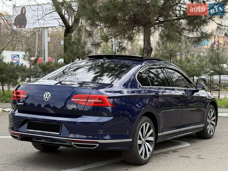 Седан Volkswagen Passat 2018 в Одессе
