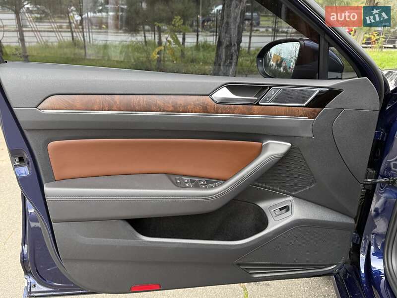 Седан Volkswagen Passat 2018 в Одессе