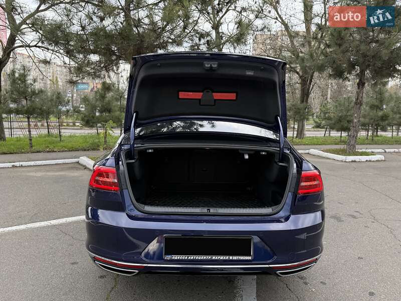 Седан Volkswagen Passat 2018 в Одессе
