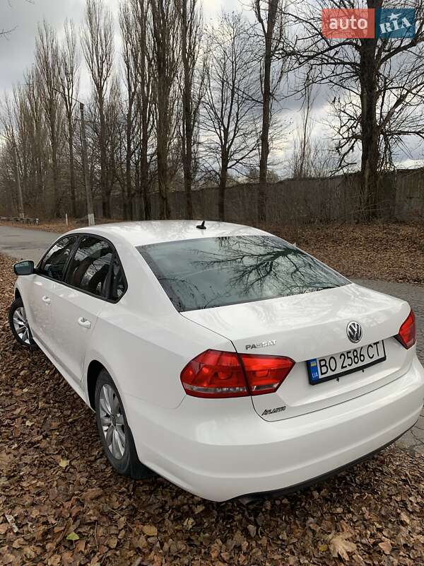 Седан Volkswagen Passat 2013 в Хмельницком