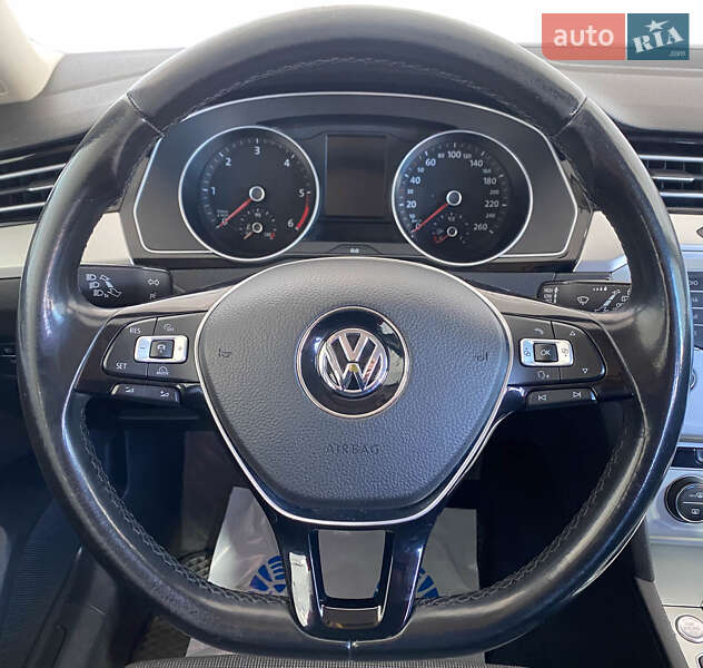 Універсал Volkswagen Passat 2015 в Львові
