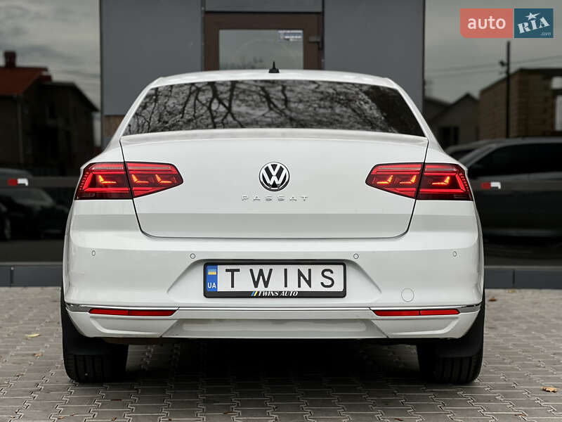 Седан Volkswagen Passat 2016 в Одессе