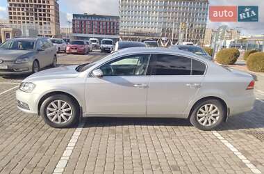 Седан Volkswagen Passat 2012 в Львове