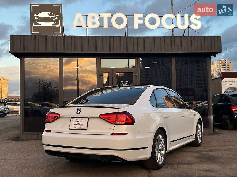 Седан Volkswagen Passat 2018 в Киеве