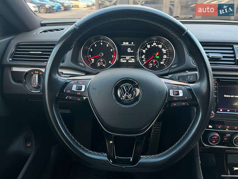 Седан Volkswagen Passat 2018 в Киеве