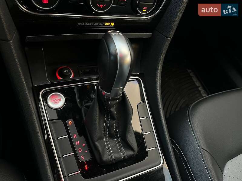 Седан Volkswagen Passat 2018 в Киеве