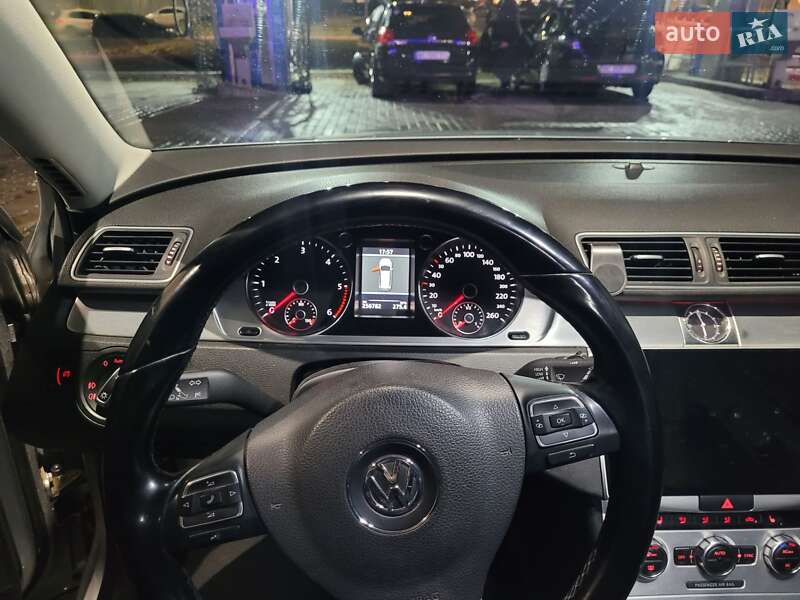 Универсал Volkswagen Passat 2012 в Львове
