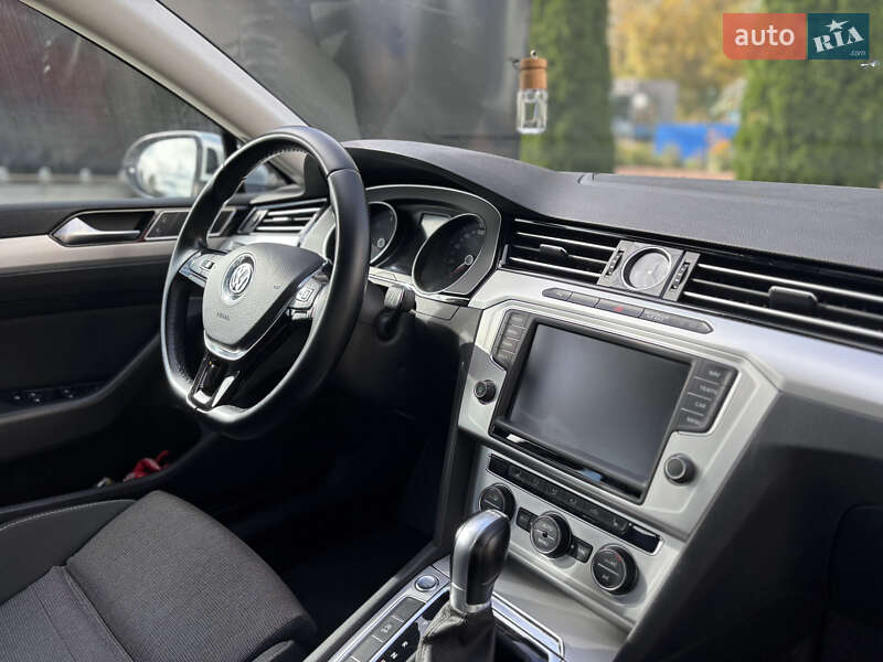Универсал Volkswagen Passat 2017 в Житомире