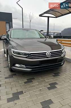 Седан Volkswagen Passat 2016 в Хусте